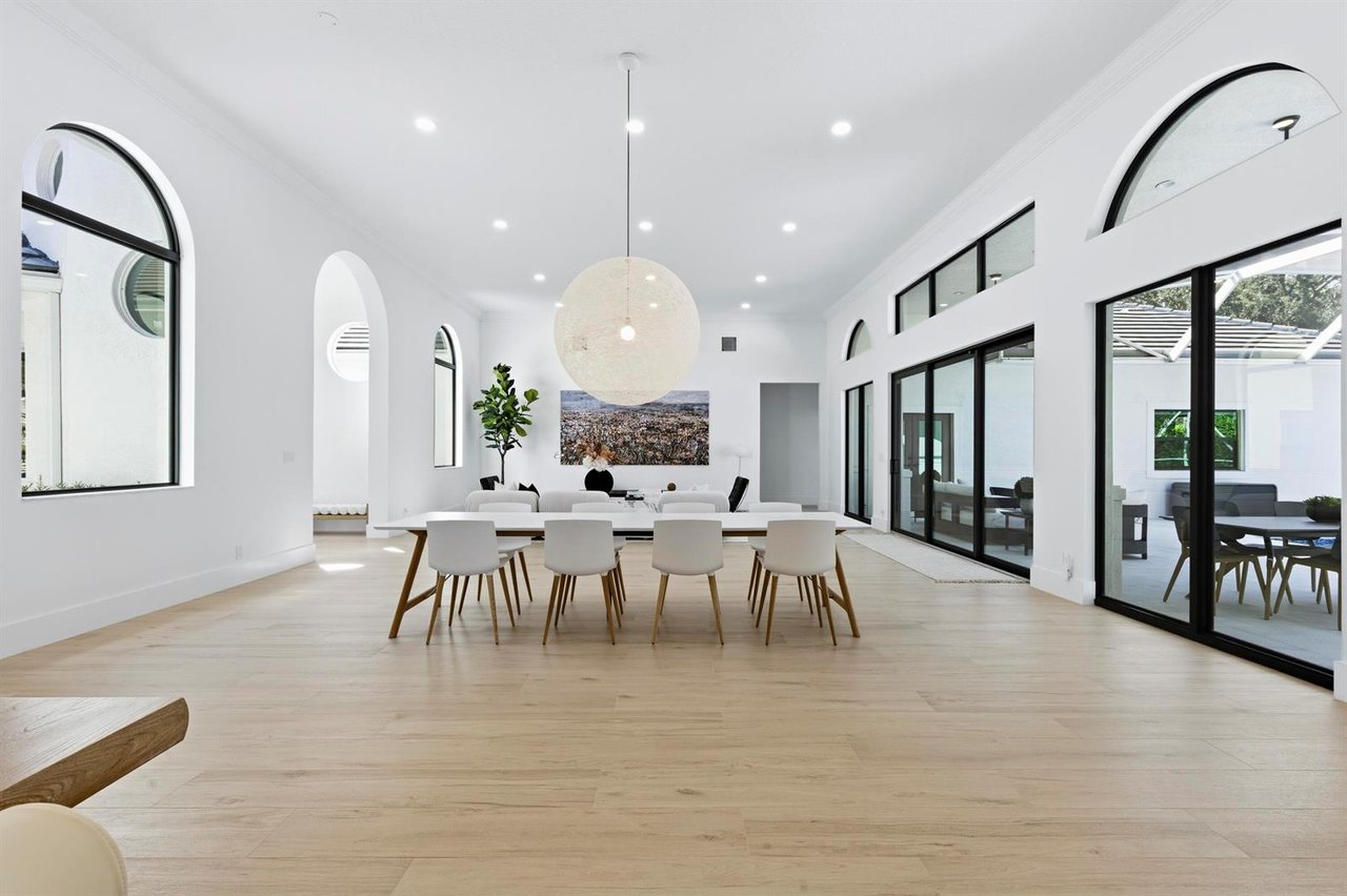 2557 Seminole Circle