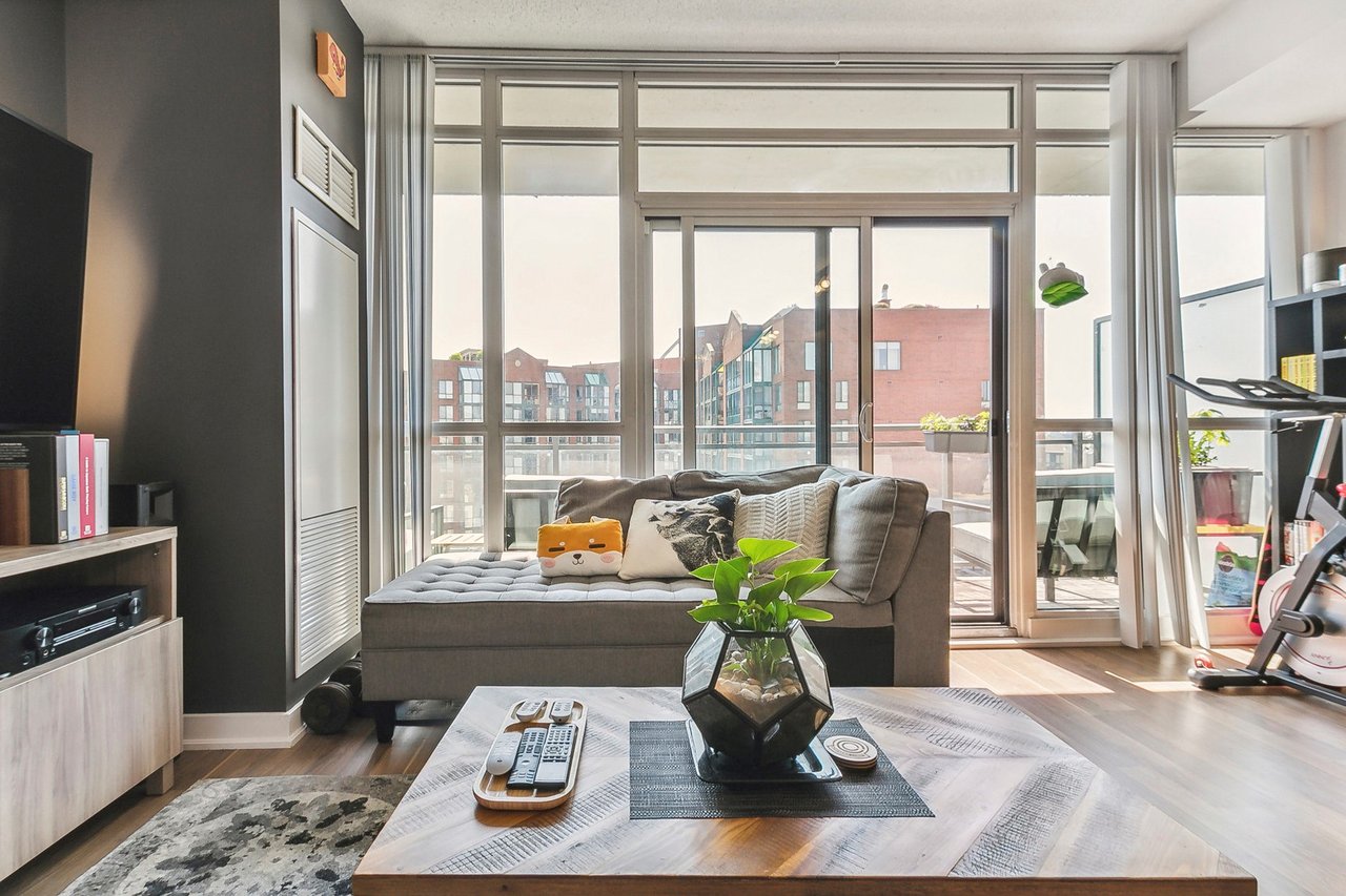 775 King St W Unit: 906