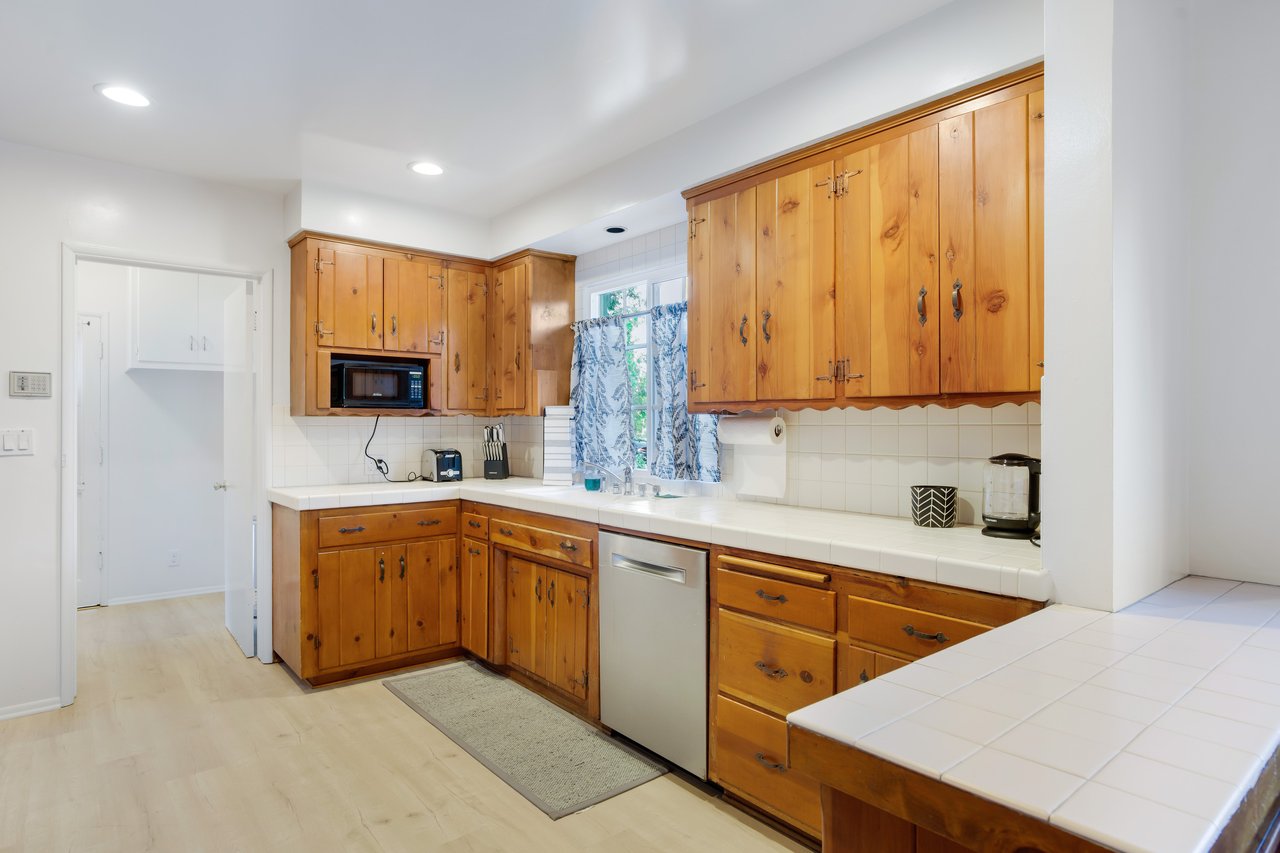 Melba Ave, 91367
