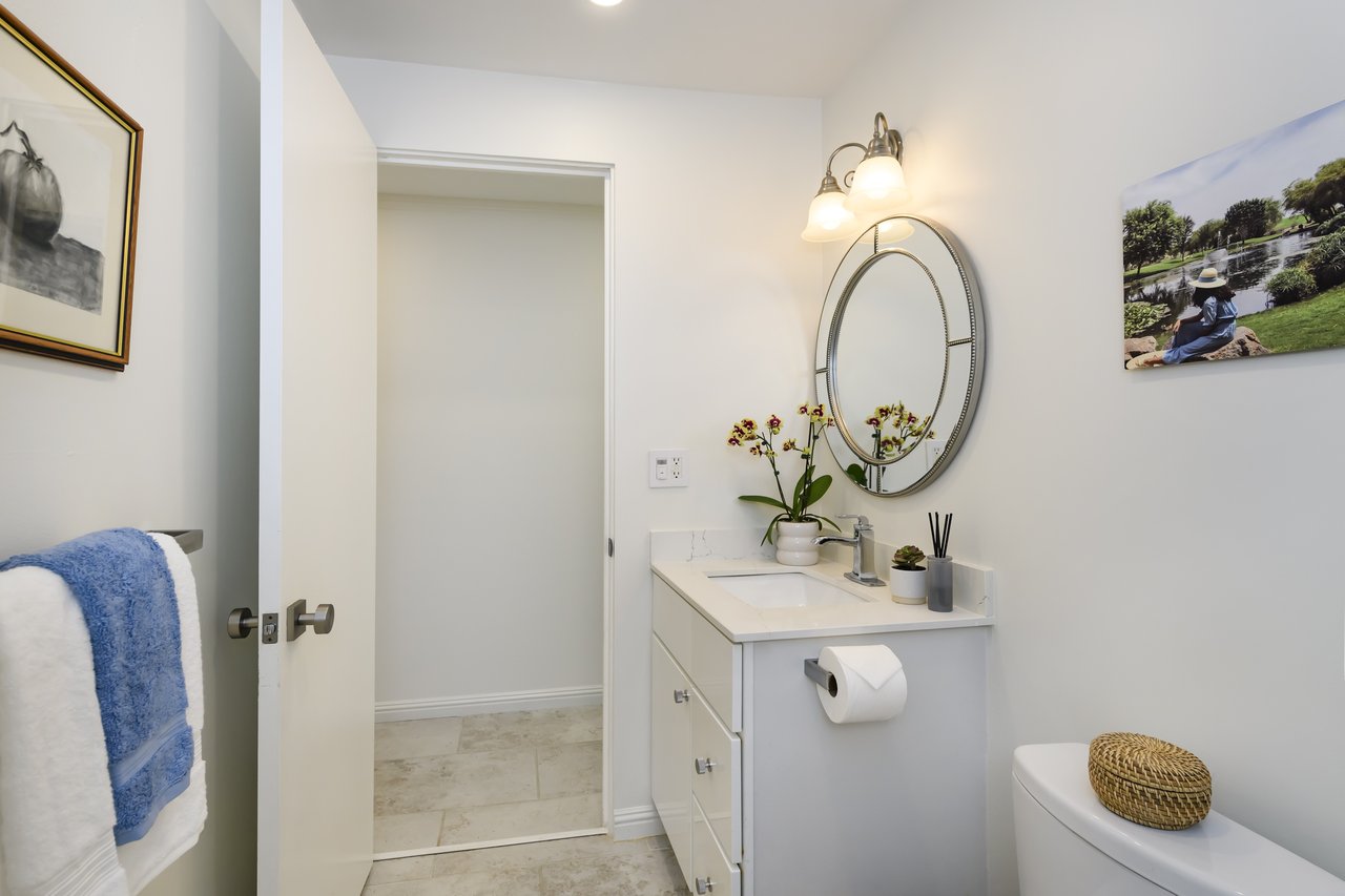 Charming Condo Offering Country Club Appeal