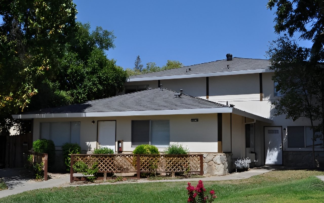 Fourplex for Sale: Great Investment in The Arden Area