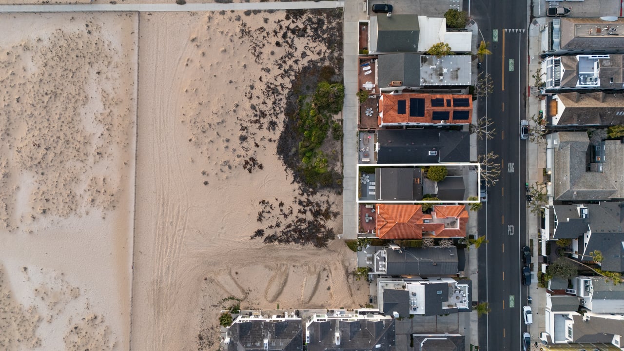 1309 E Balboa Boulevard
