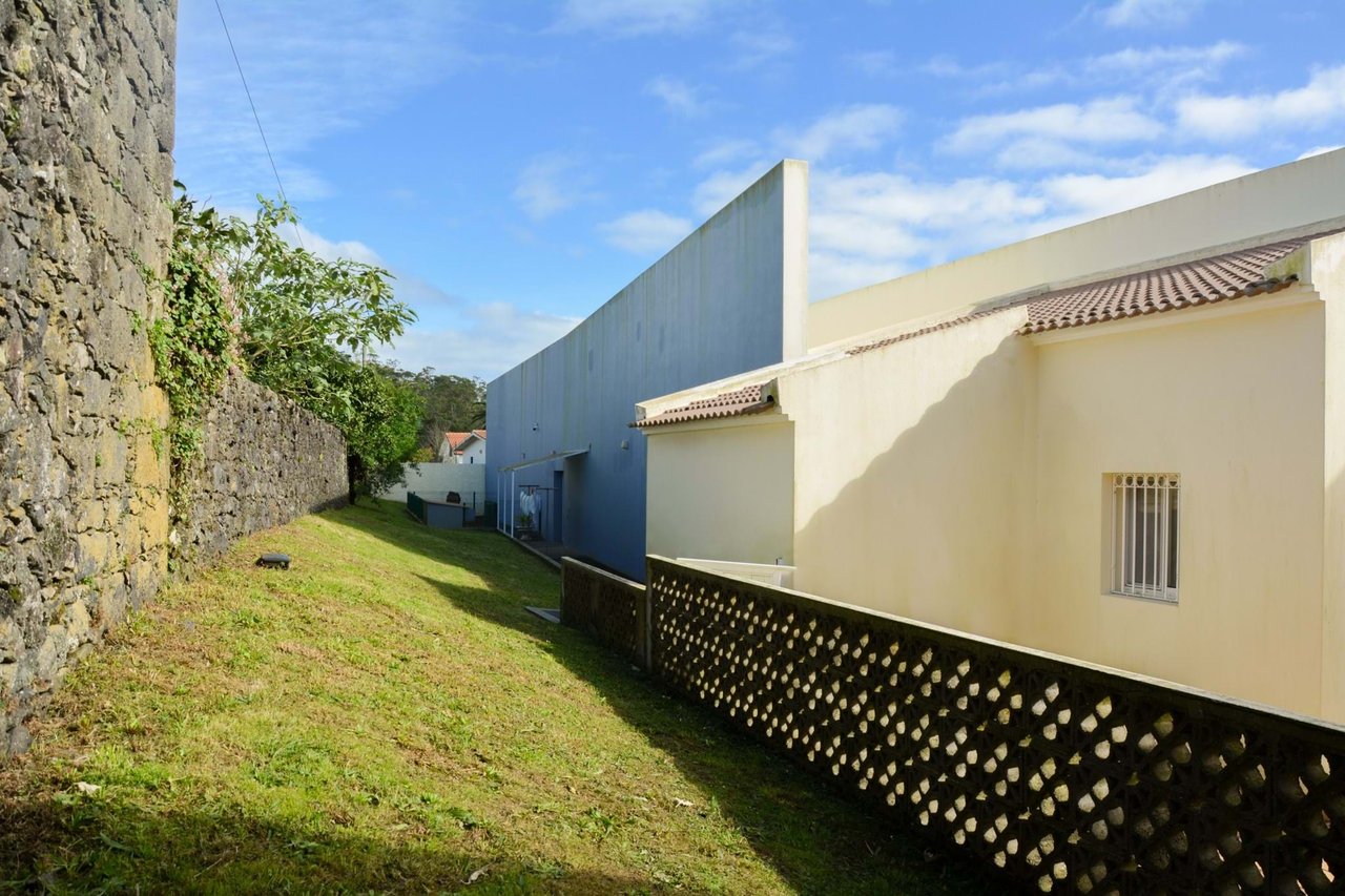 Luxury 4-Bedroom Villa with Indoor Pool – São Miguel, Azores