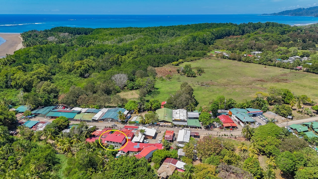 Fully equipped 4 Unit Apartment/Hotel complex 70 meters from the entrance to world-famous Marino Ballena National Park