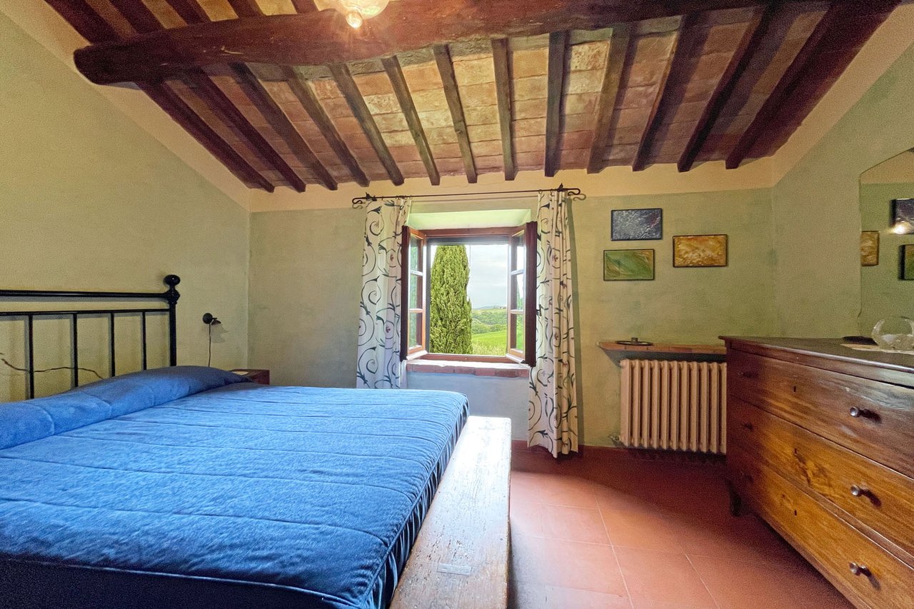 UNA FINESTRA SU PIENZA