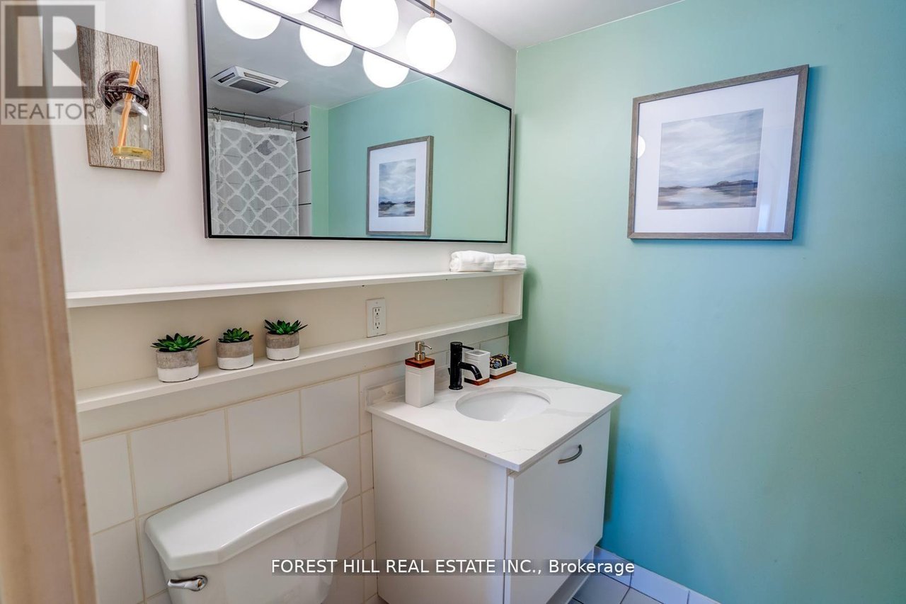 255 Richmond St E, #816