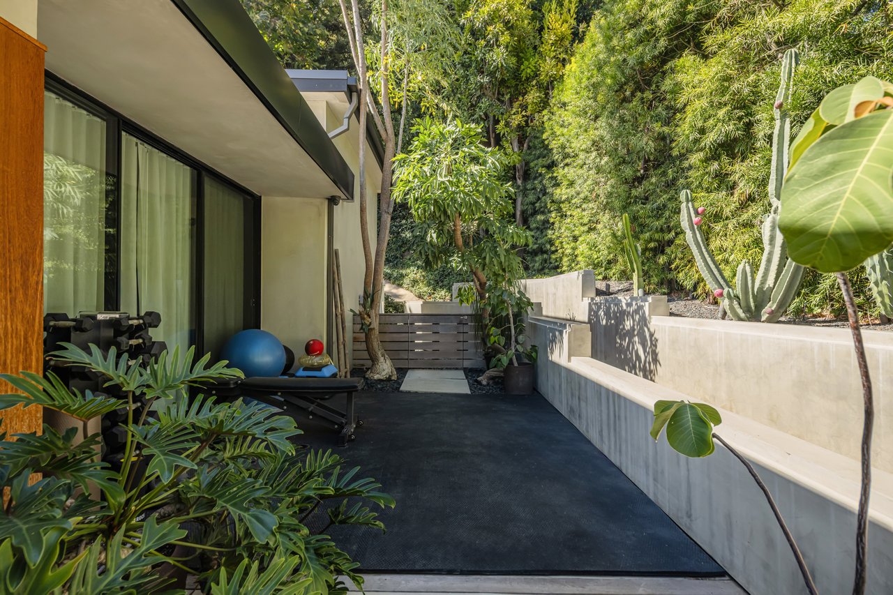 1087 Moraga Dr, Bel Air