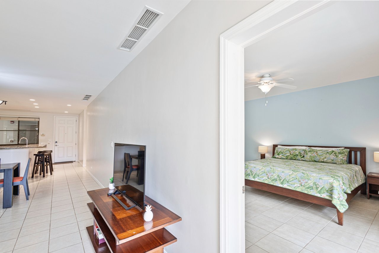 Close to Beach Luxury Two Bedroom Condo