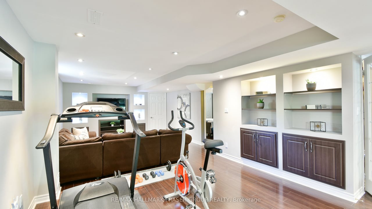64 Roberson Dr