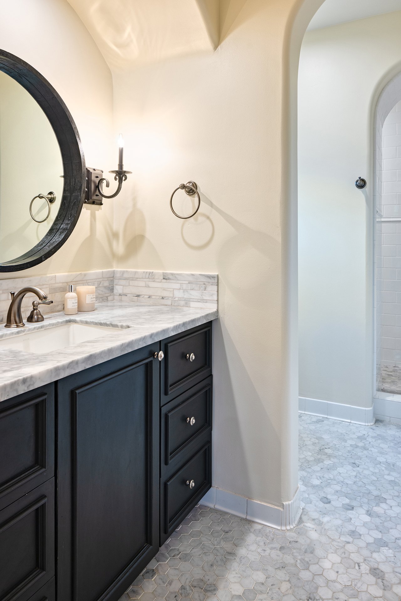 8243 N MOCKINGBIRD Lane