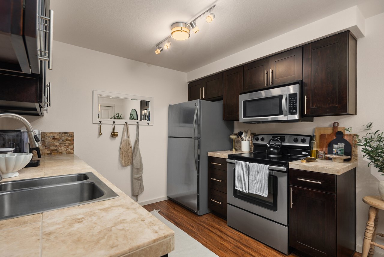 215 9th Street Unit: D102