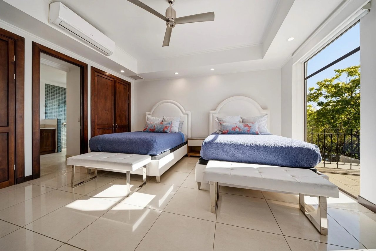 Renovated Carao Golf Condo, Flamingo, Guanacaste