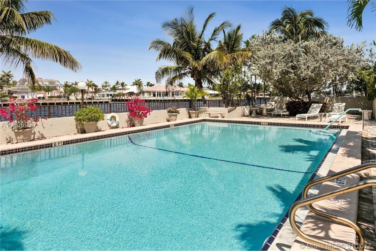 1223 Hillsboro Mile, #9