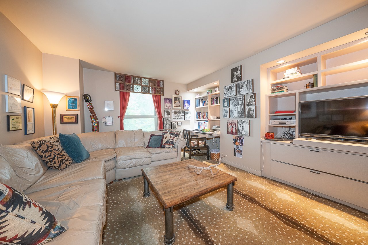 Price Improvement!!! Fab 3 bed 2.5 bath Main Line Condo
