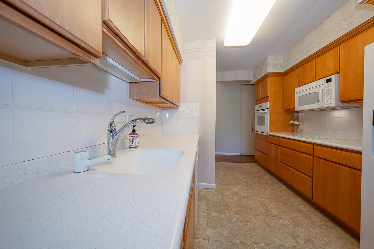 Easy Living on the Main Line!