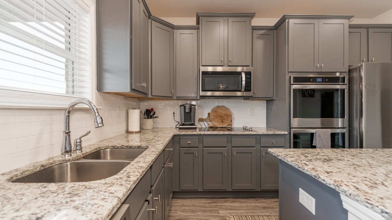 5 Bedroom Gorgeous Home! Lots of Space!!