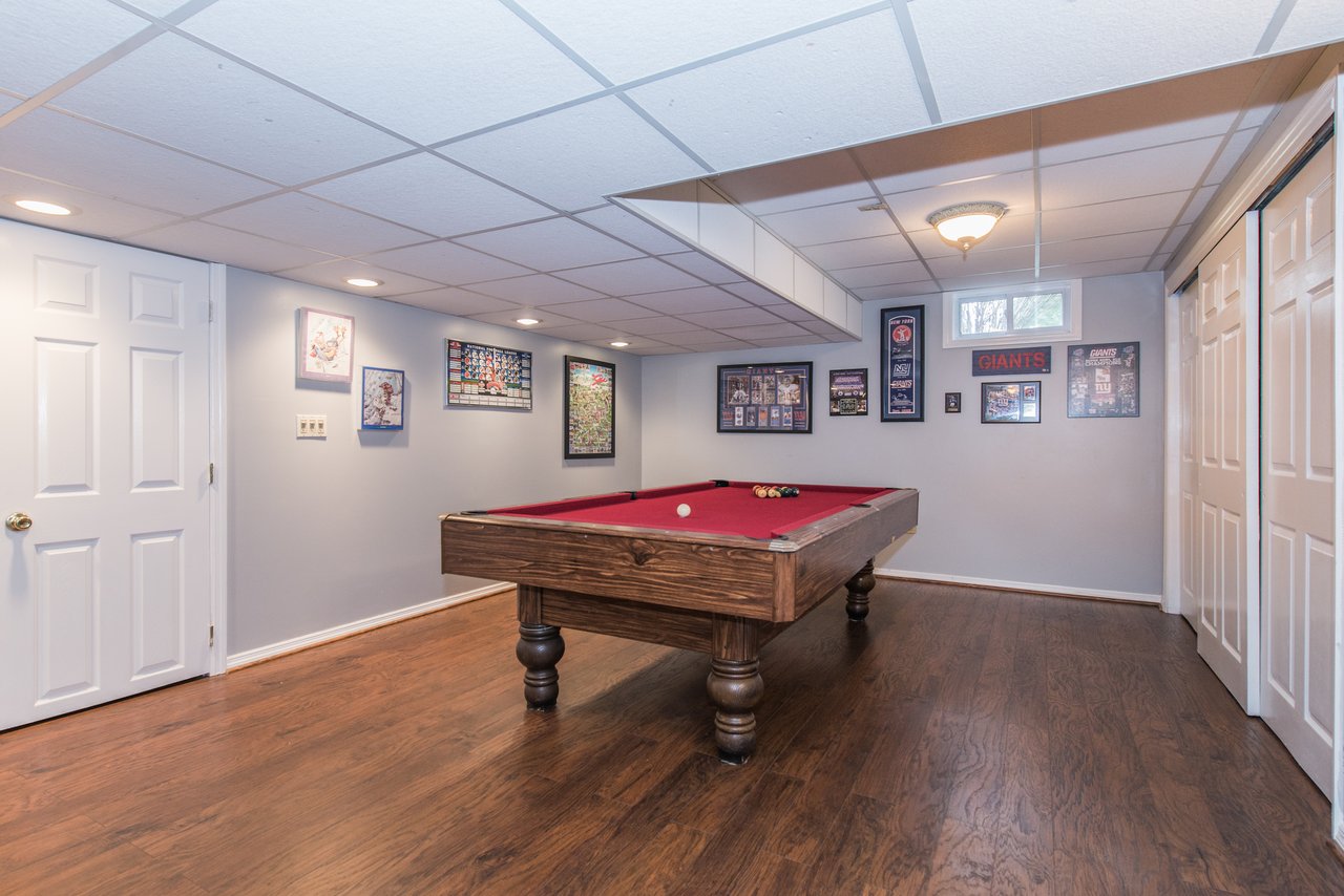 212 Deerlea Ln