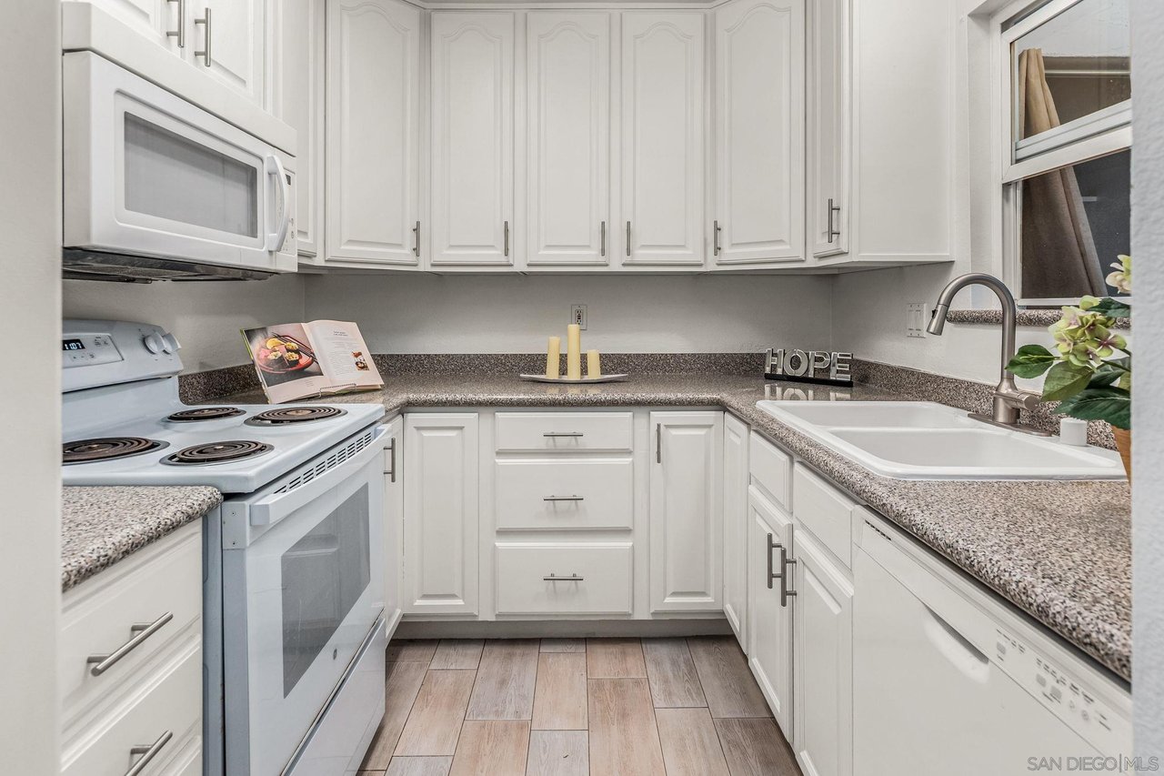 7779 Camino Glorita San Diego, CA 92122