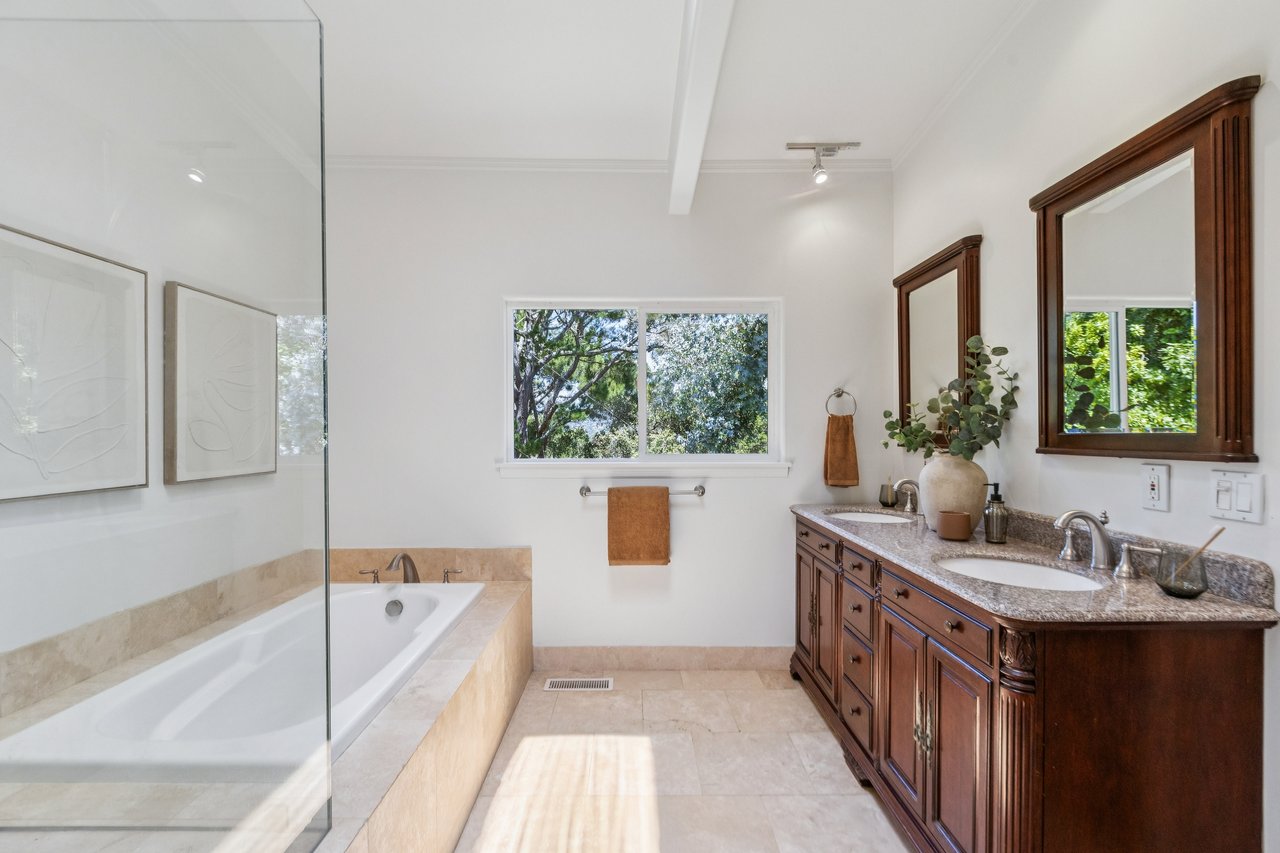 Desirable Location on Belvedere Island