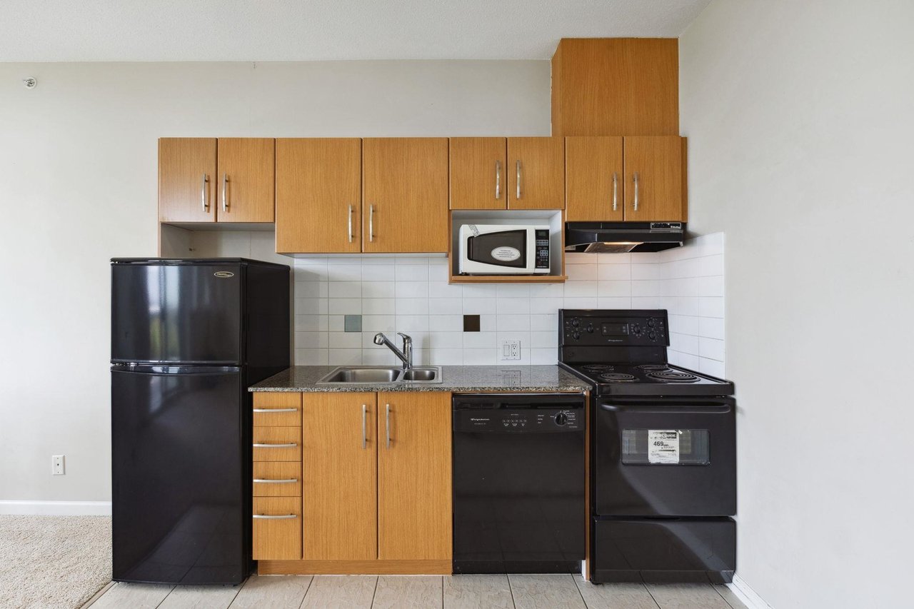 606-9288 University Cres