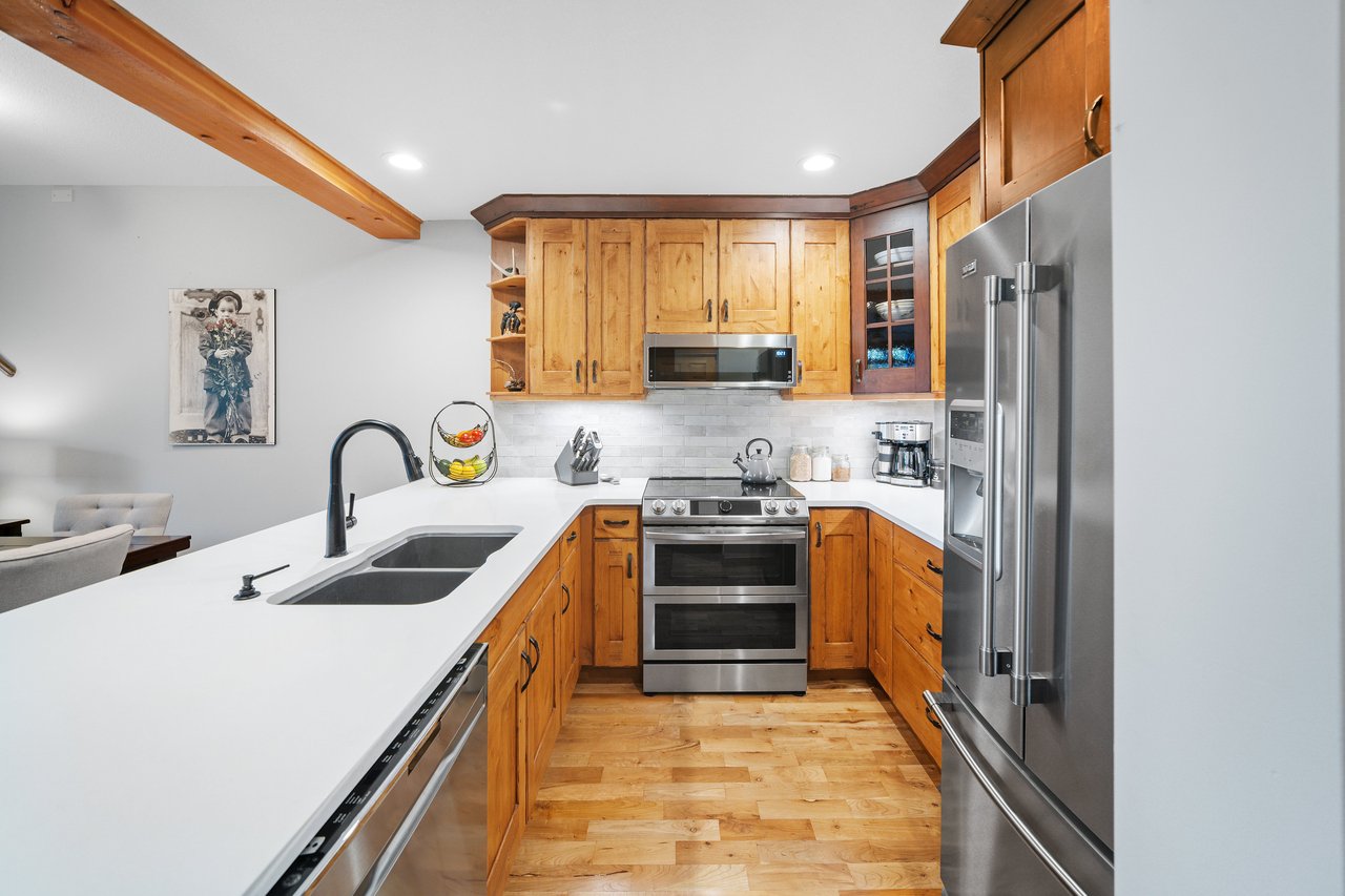 112-104 Armstrong Place