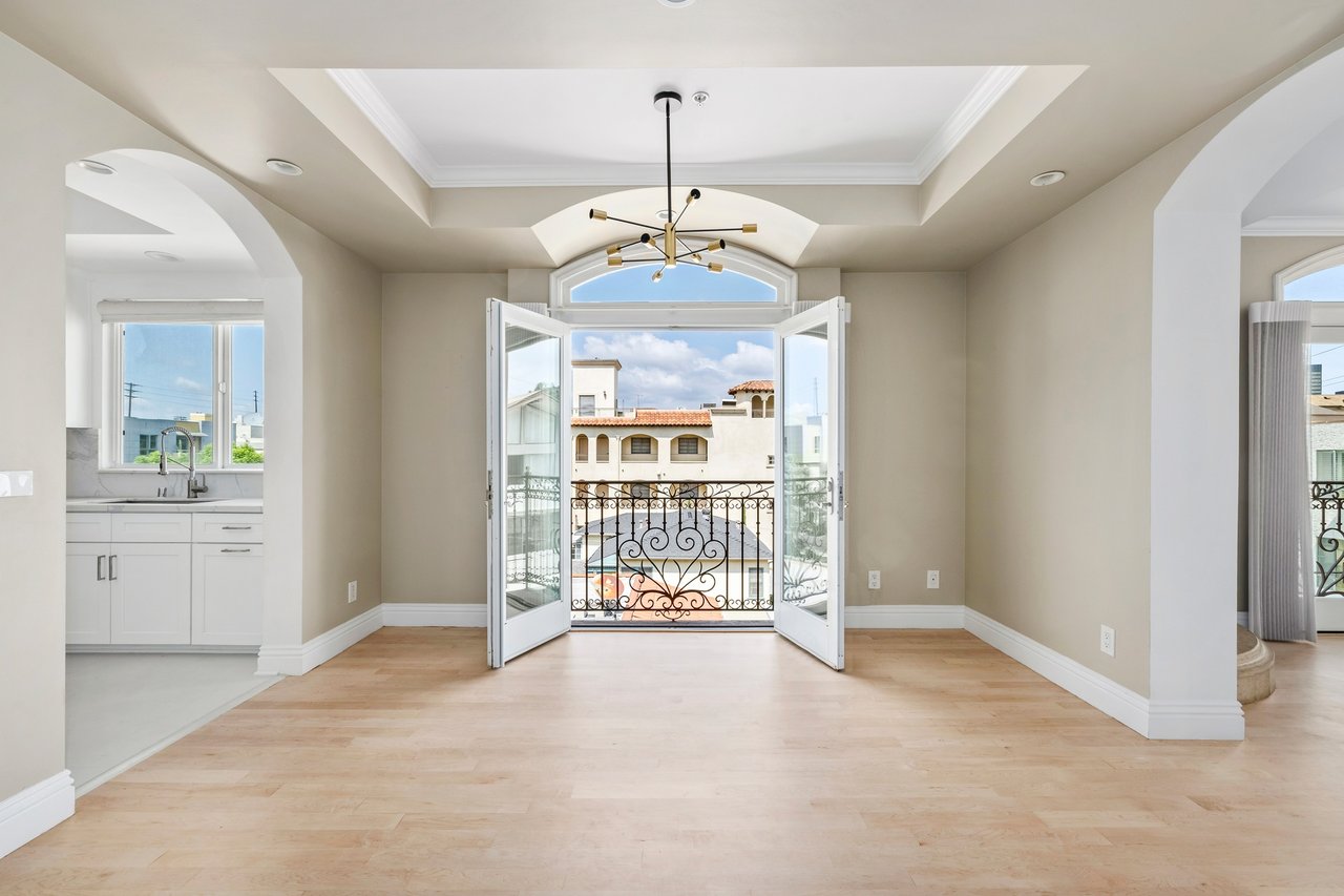 1540 S Bentley Ave Unit: 402