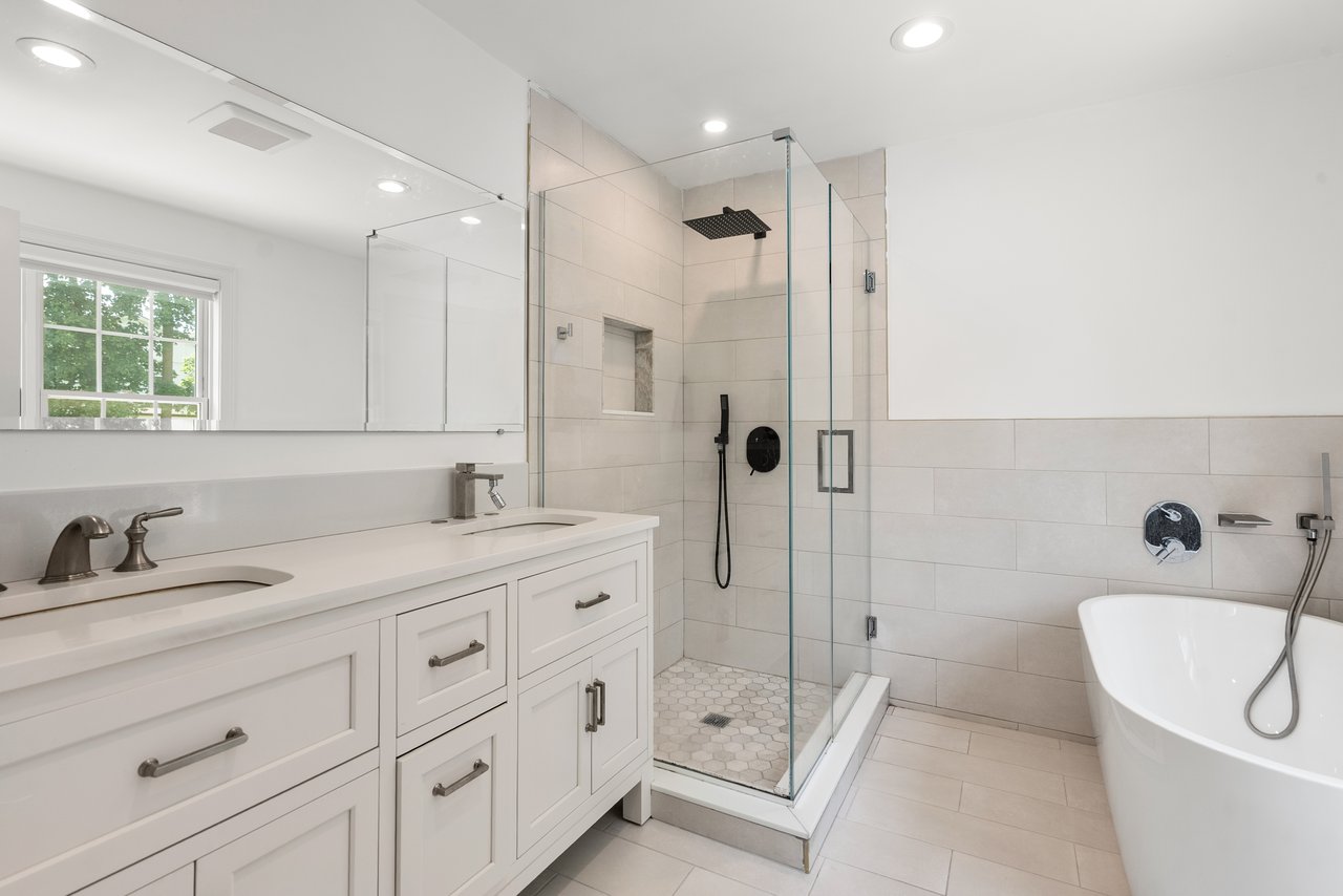 18 Patton Rd, Wellesley