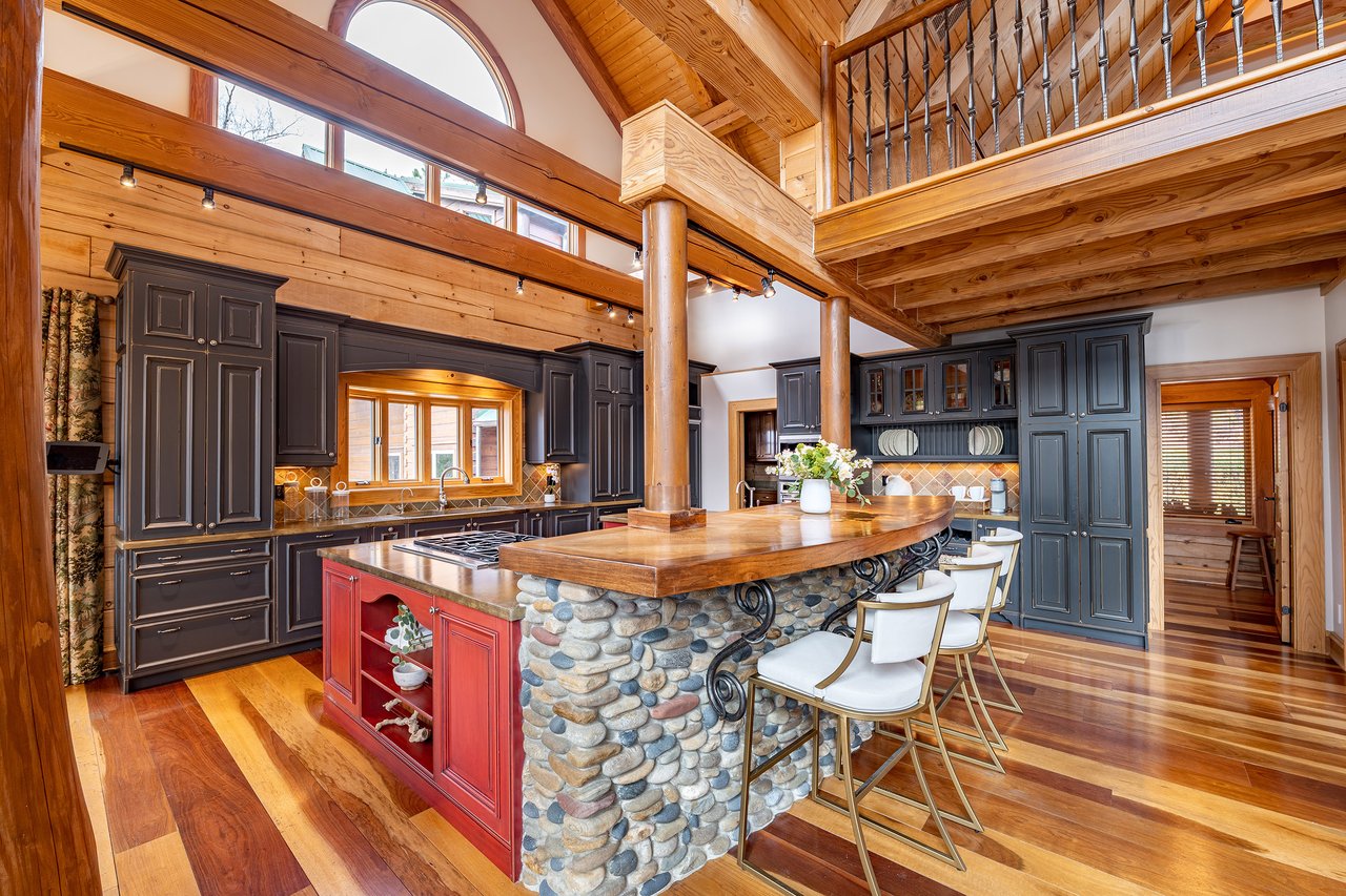 3406 Thunder Point