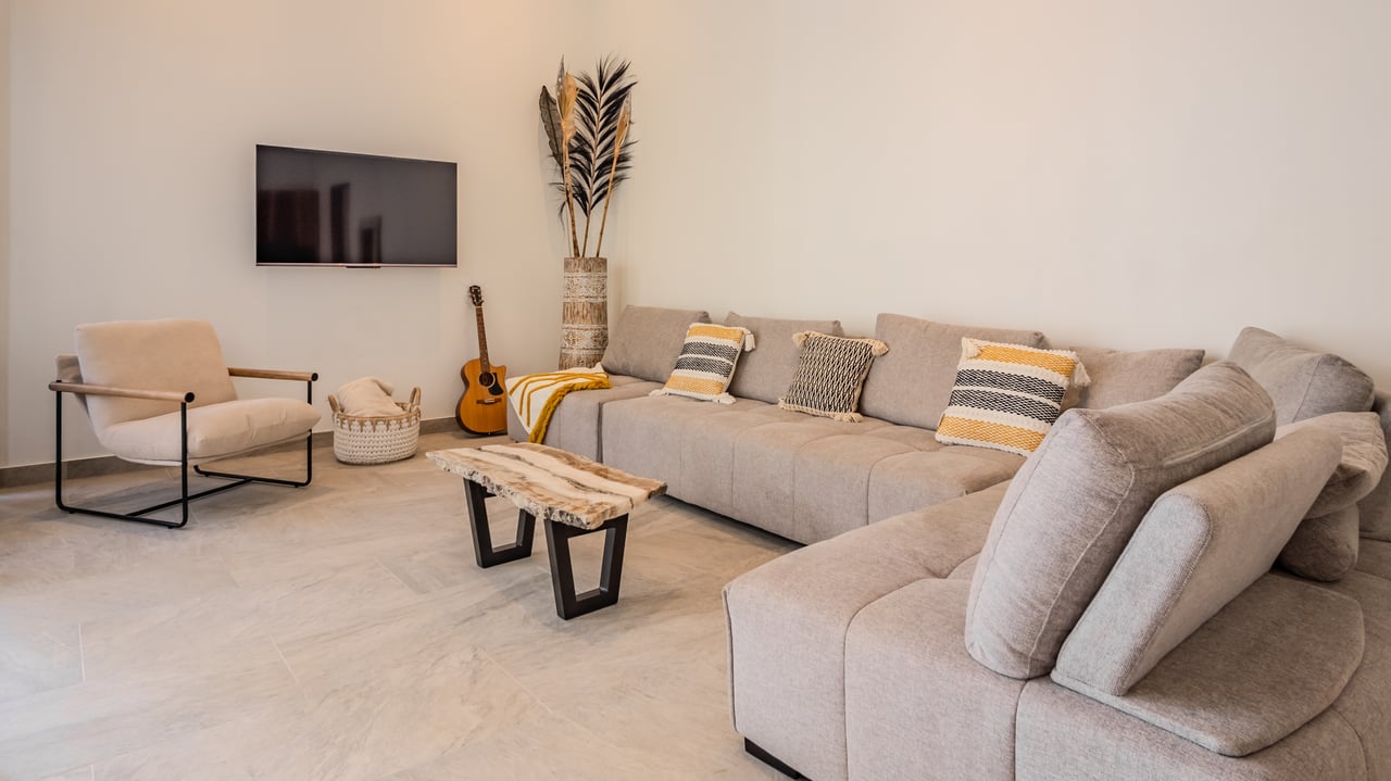 An Exclusive, Sunny Ridge-Top 4-Bed Designer House With Unforgettable Mountain & Jungle Views