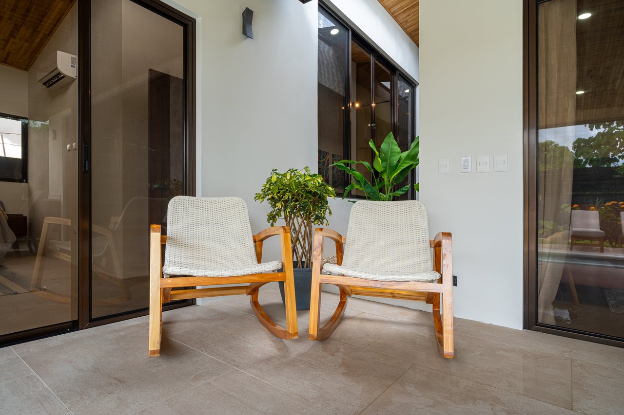 Uvita Tropical Urban Home, New Quality Build!