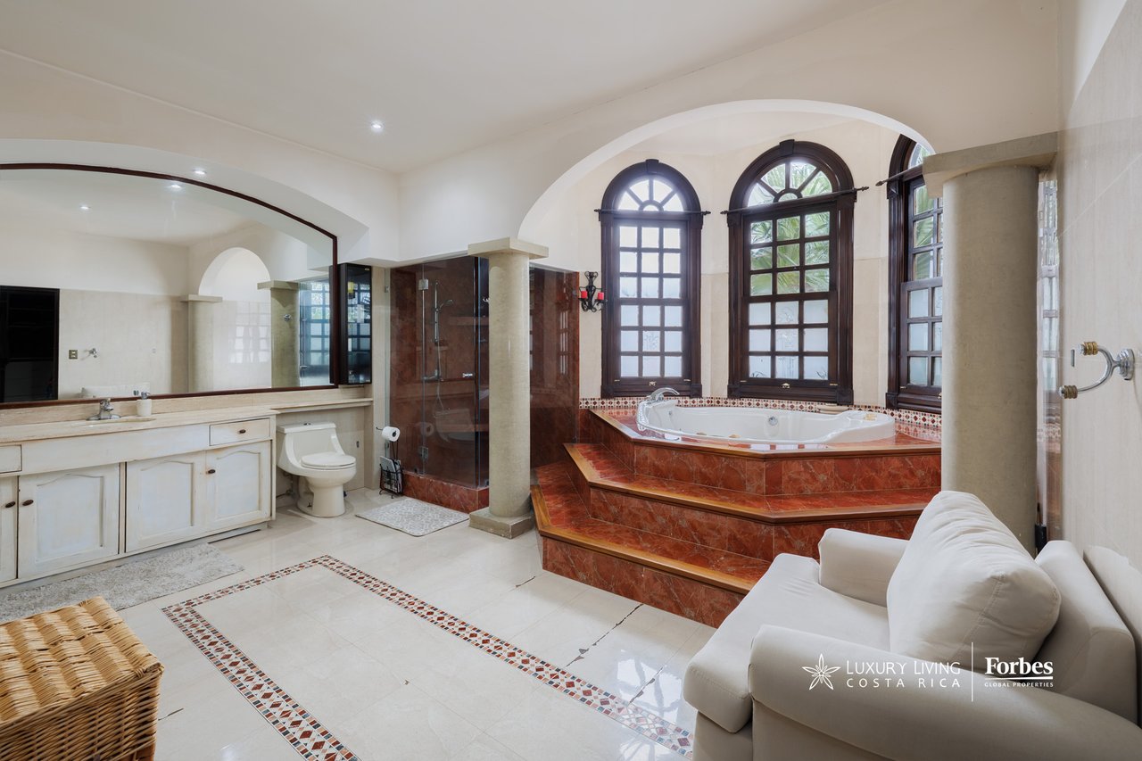 21560 - Casa Grand Court | Residence with Tennis Court in Moravia