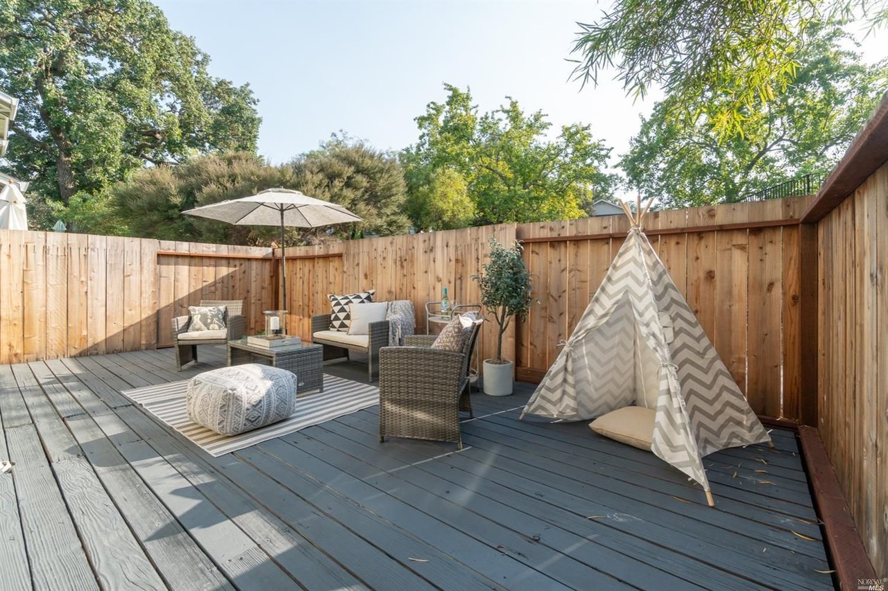 17 Cedarwood Ln