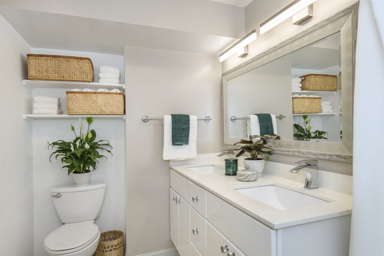 Charming Condo Offering Country Club Appeal