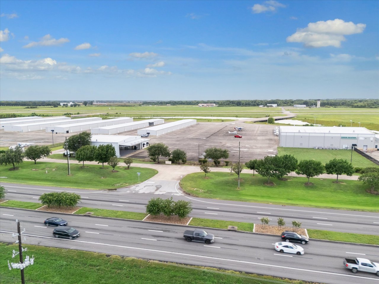 Hangar + Office - Sugar Land Regional Airport (KSGR)