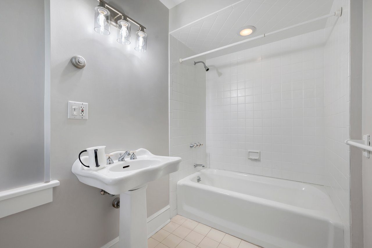 Beautiful Huge Home In Monticello