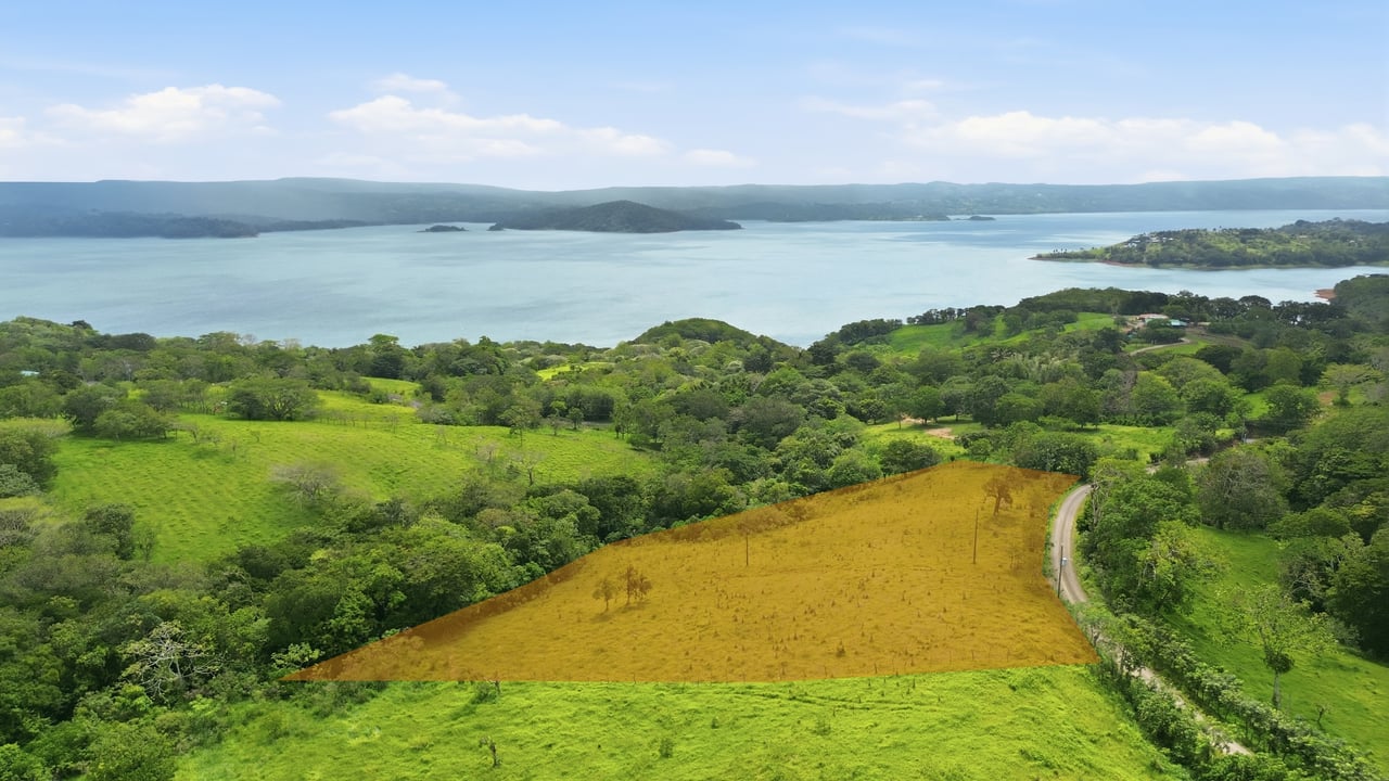 1.9 Acre Lake View Property Arenal - Tilaran 