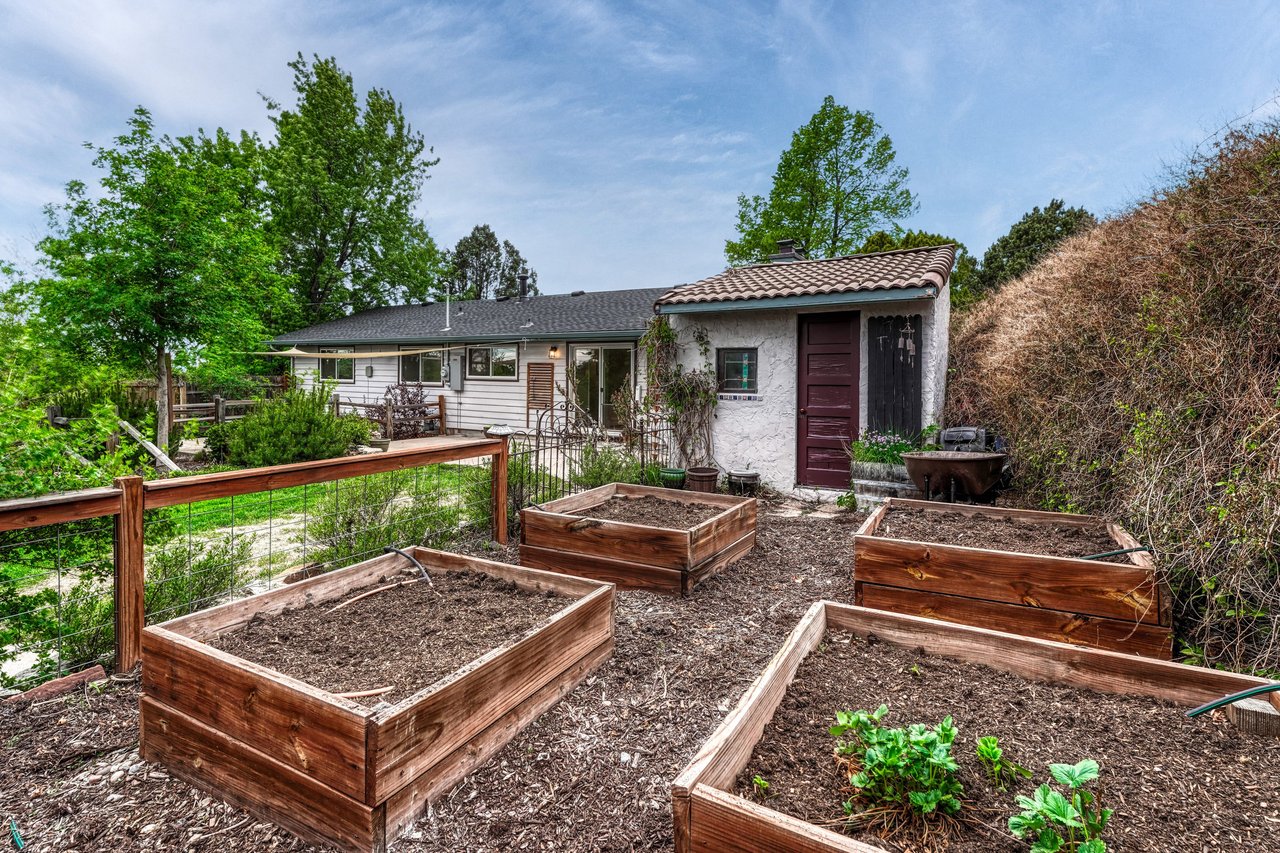 2301 Bedford Lane