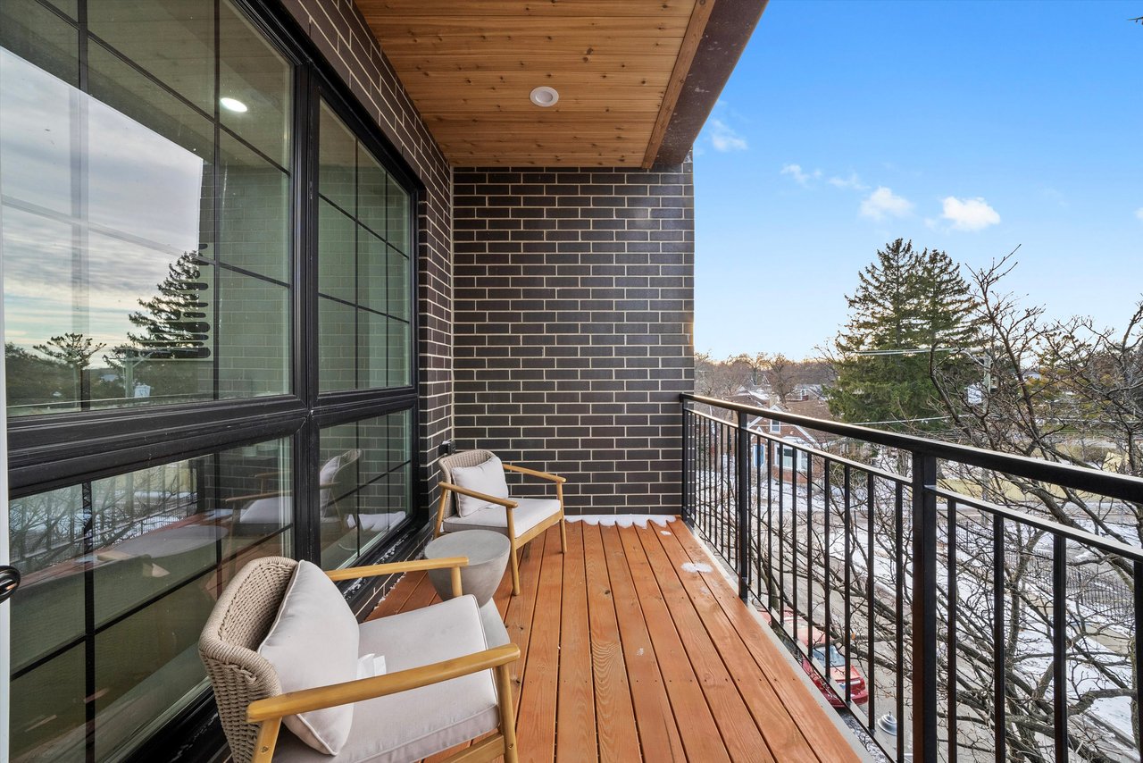 5830 N Lincoln Ave Chicago, IL 60659