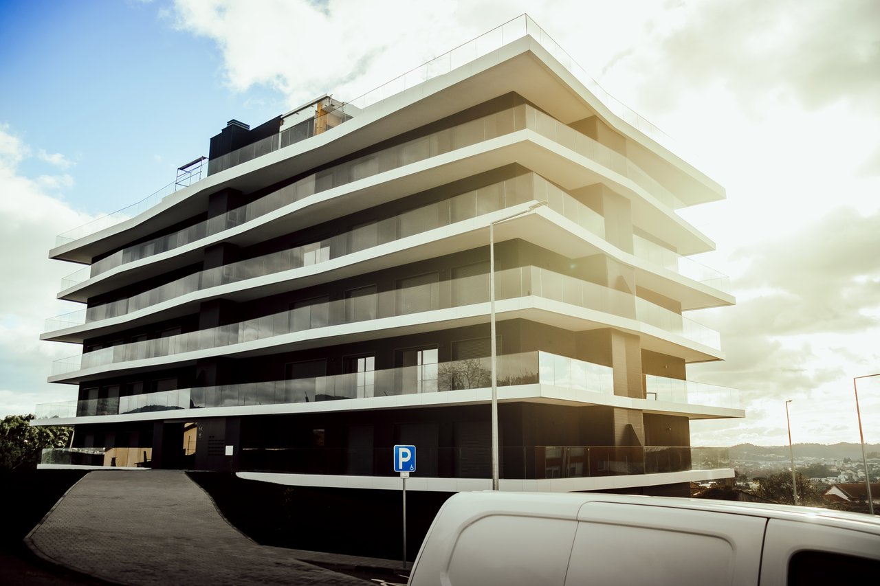 Modern 1-Bedroom Apartment with Parking in Braga