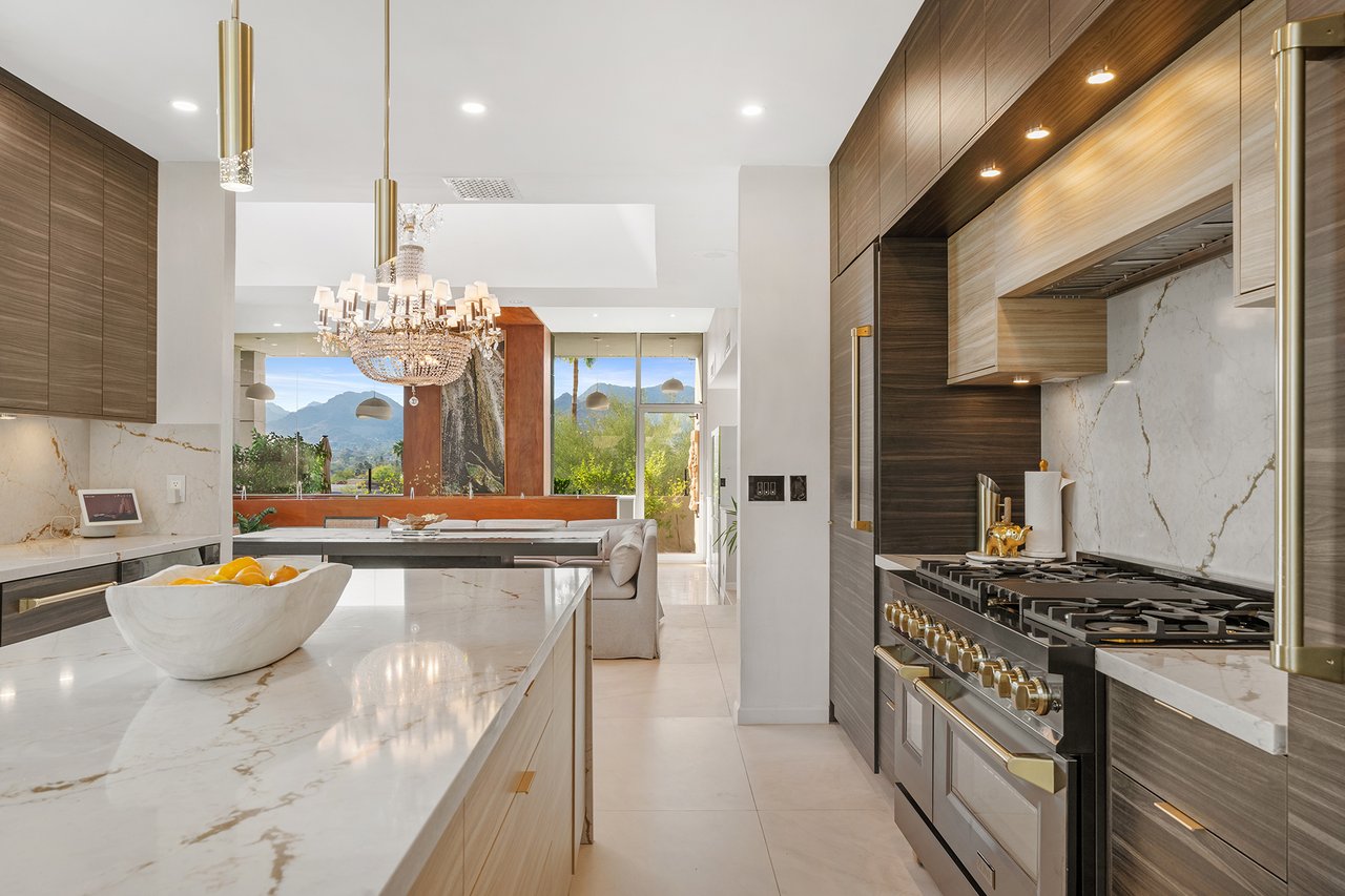 5905 N ECHO CANYON Lane