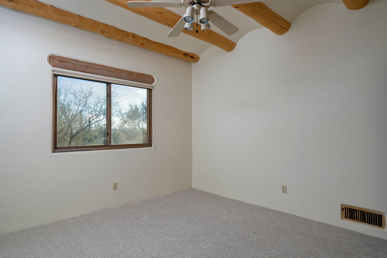 5115 N Corte De Catalonia