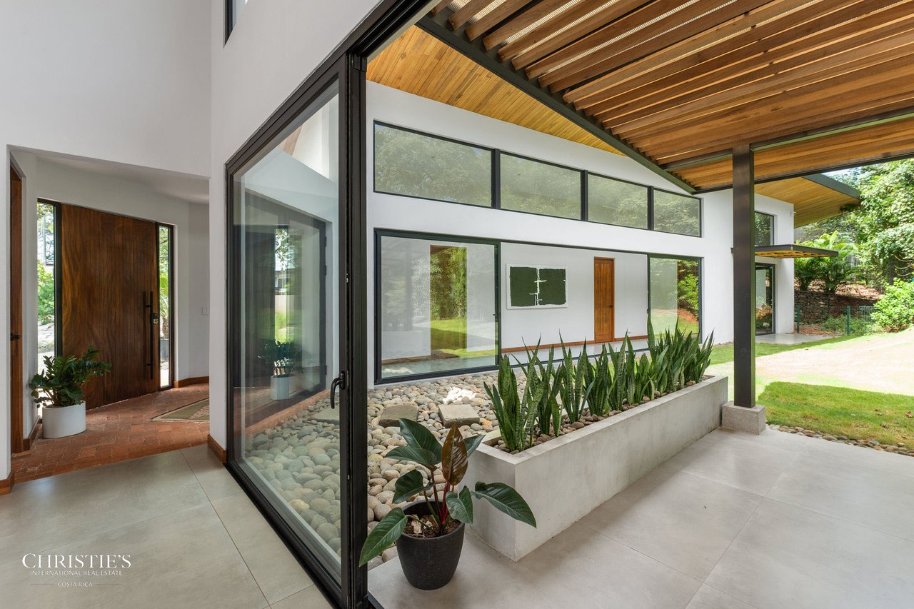 Casa Lola – Contemporary Beachside Oasis in Playa Grande