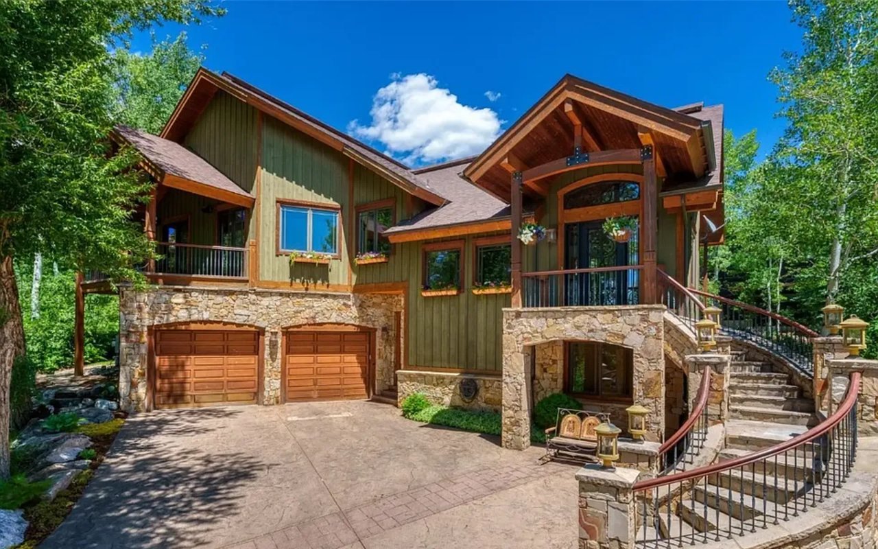 687 Meadowbrook Cir