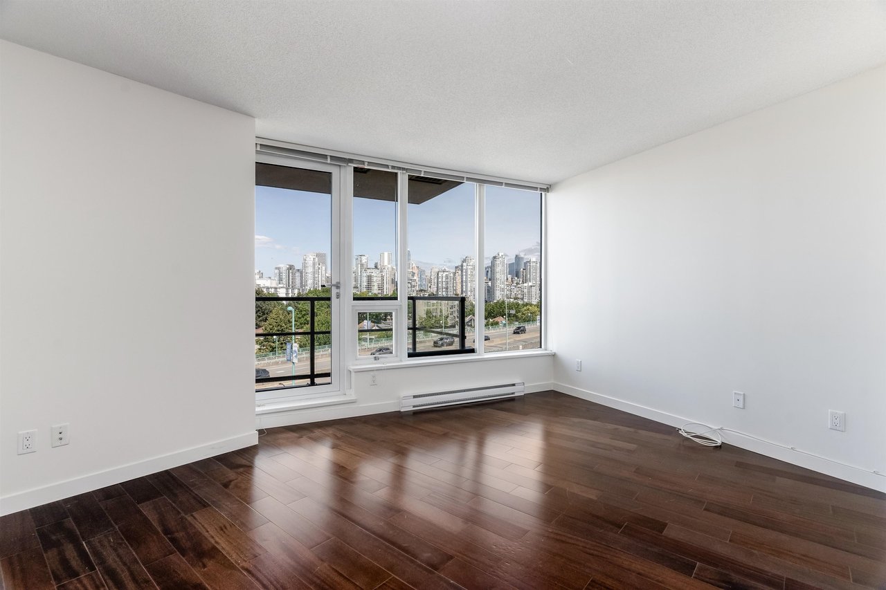445 W 2nd Ave