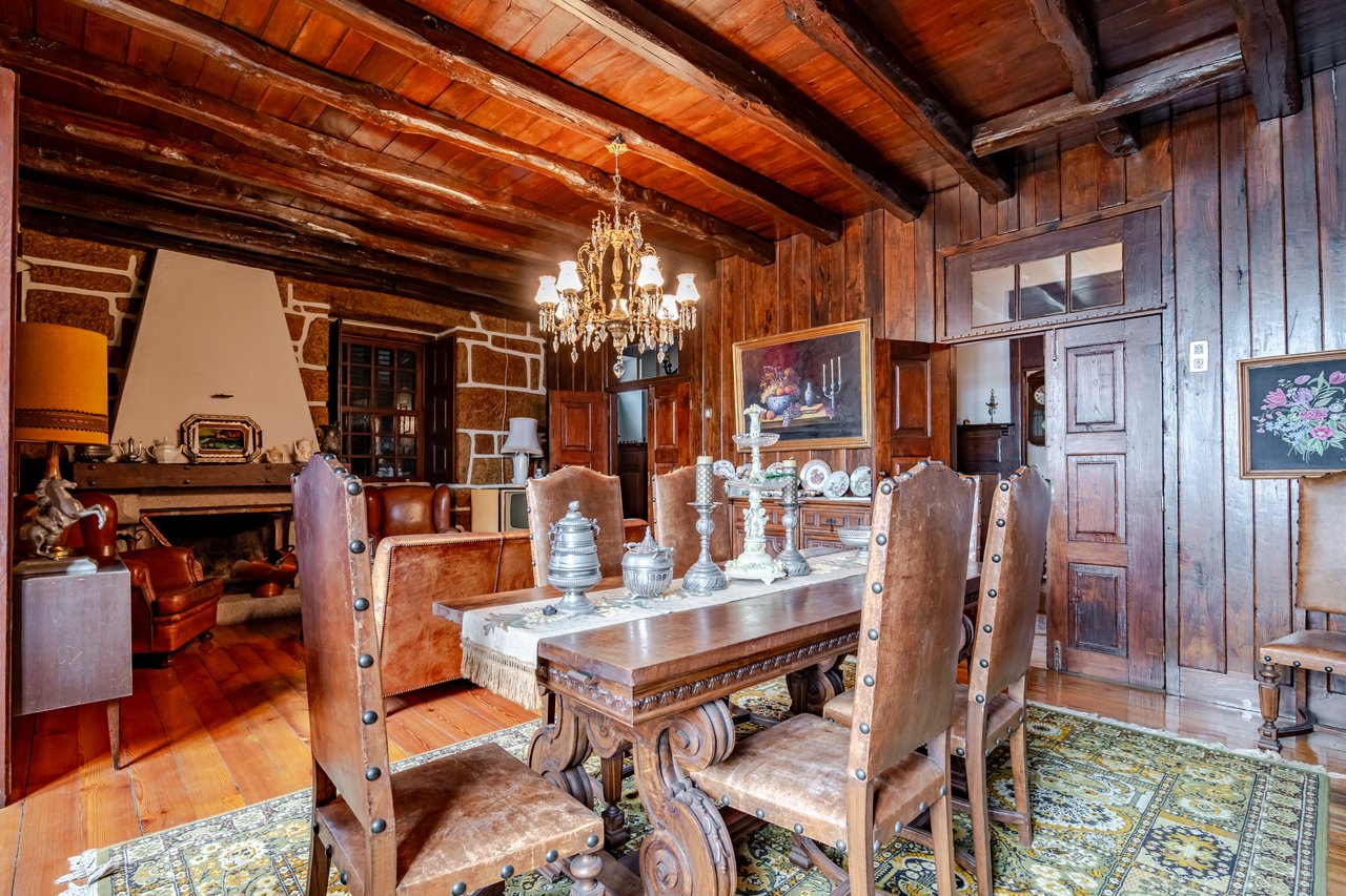 Rustic Four-Bedroom House with Private Land in Folhadela, Vila Real
