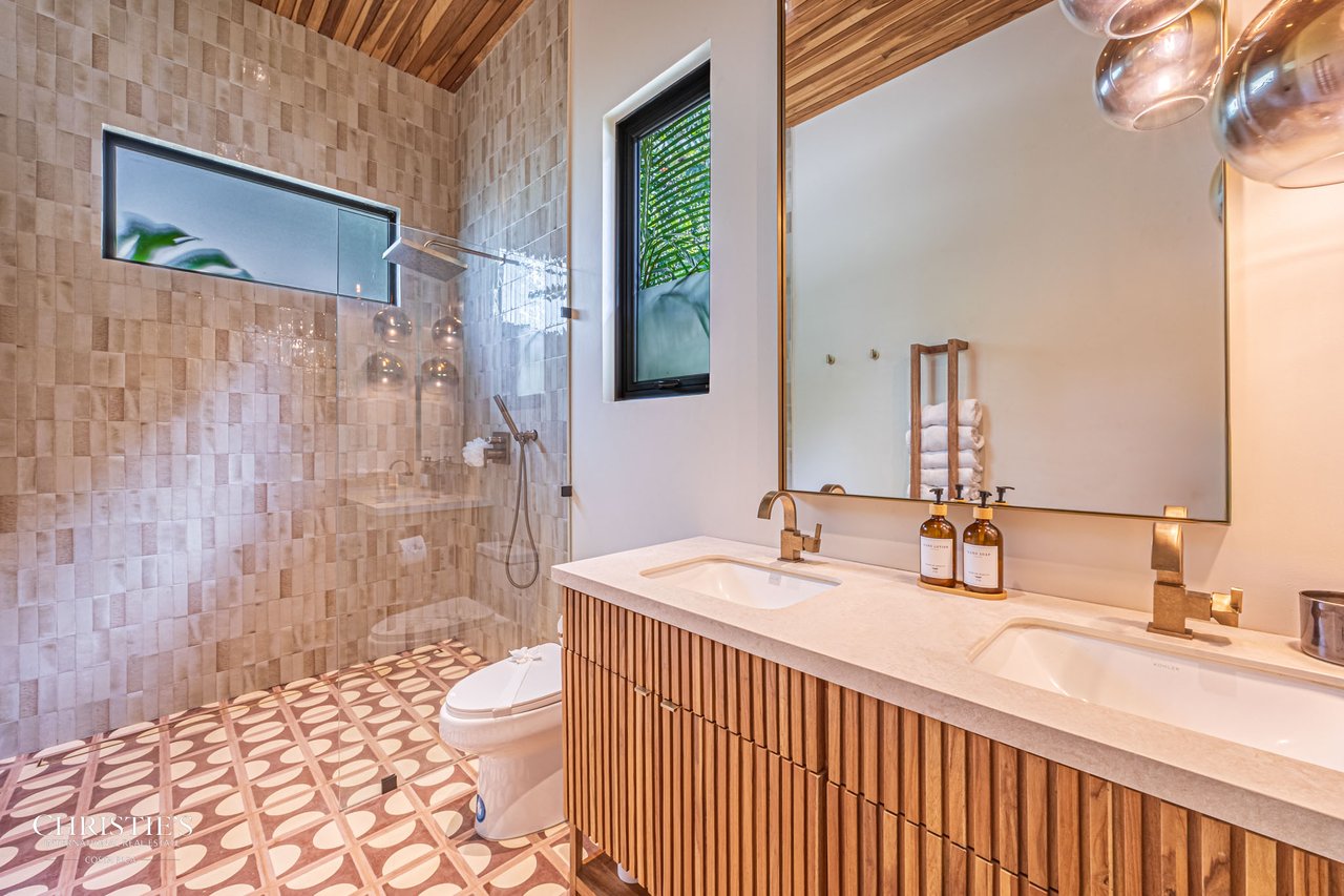 Luxury Estate in Escaleras — 5.5 Acres Majesty of Incredible Ocean Views 