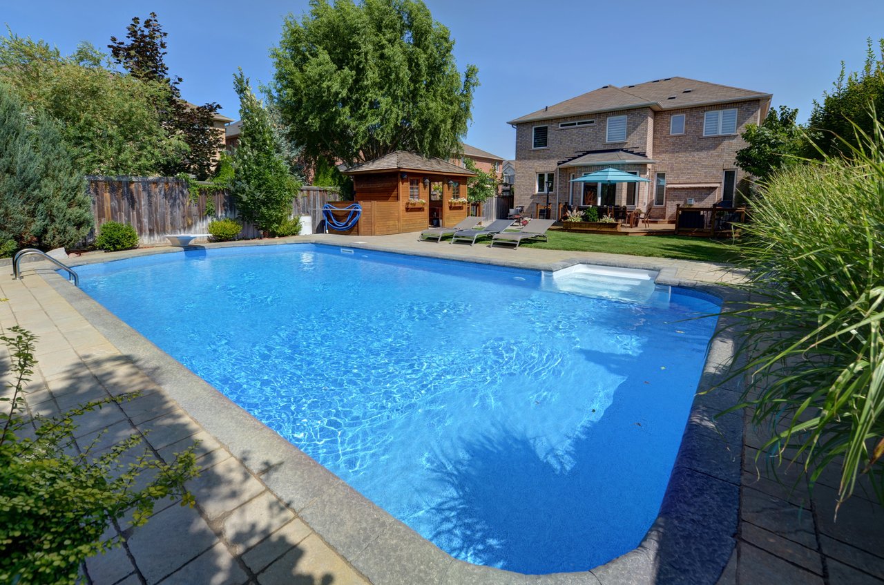 2316 Hall Manor Dr