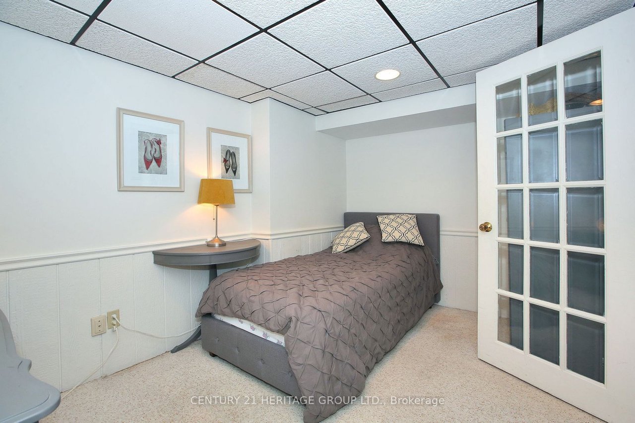  Beautifully Renovated Interior 