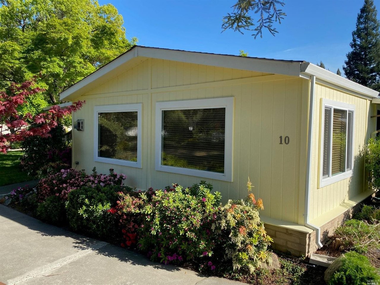 10 Los Robles Ct