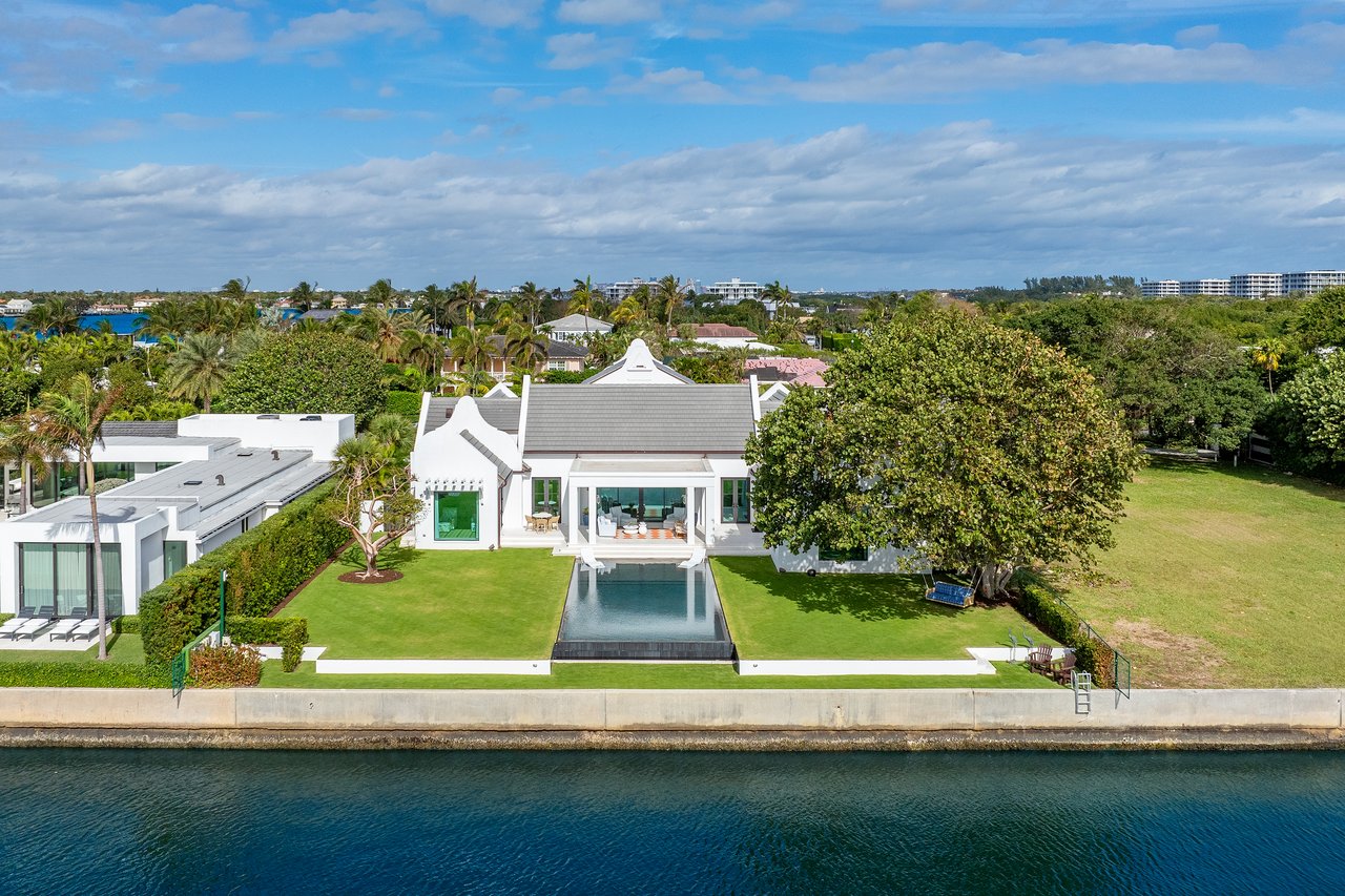 Dutch Colonial Direct Waterfront